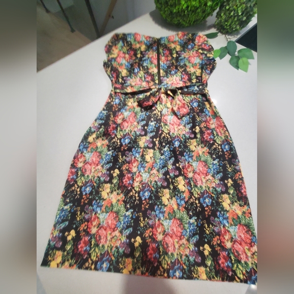 NWOT DARLING Très jolie robe neuve à manches courtes avec motifs effet tissage - Picture 7 of 9